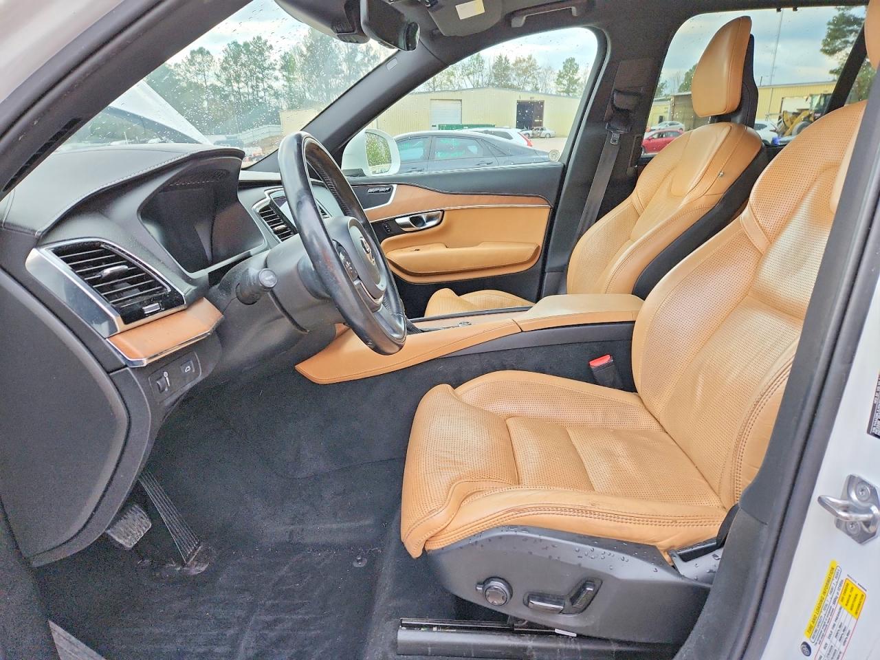 Volvo XC90 T6