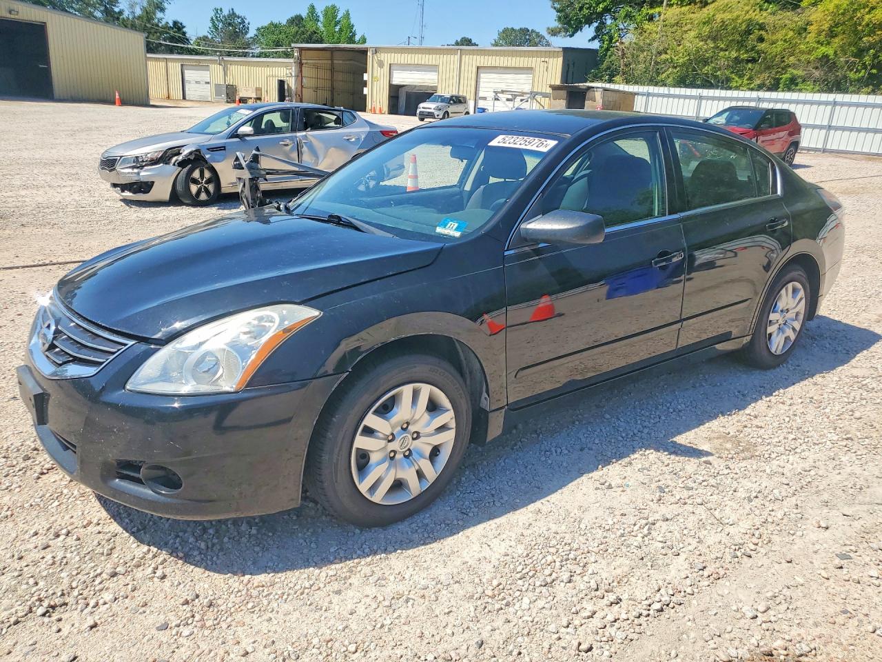 Salvage Nissan Altima Image