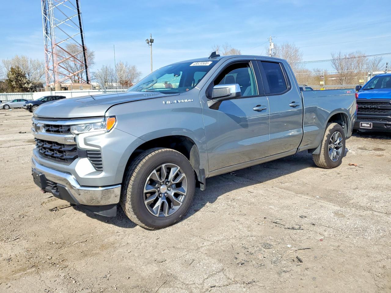 Salvage Chevrolet Silverado Image