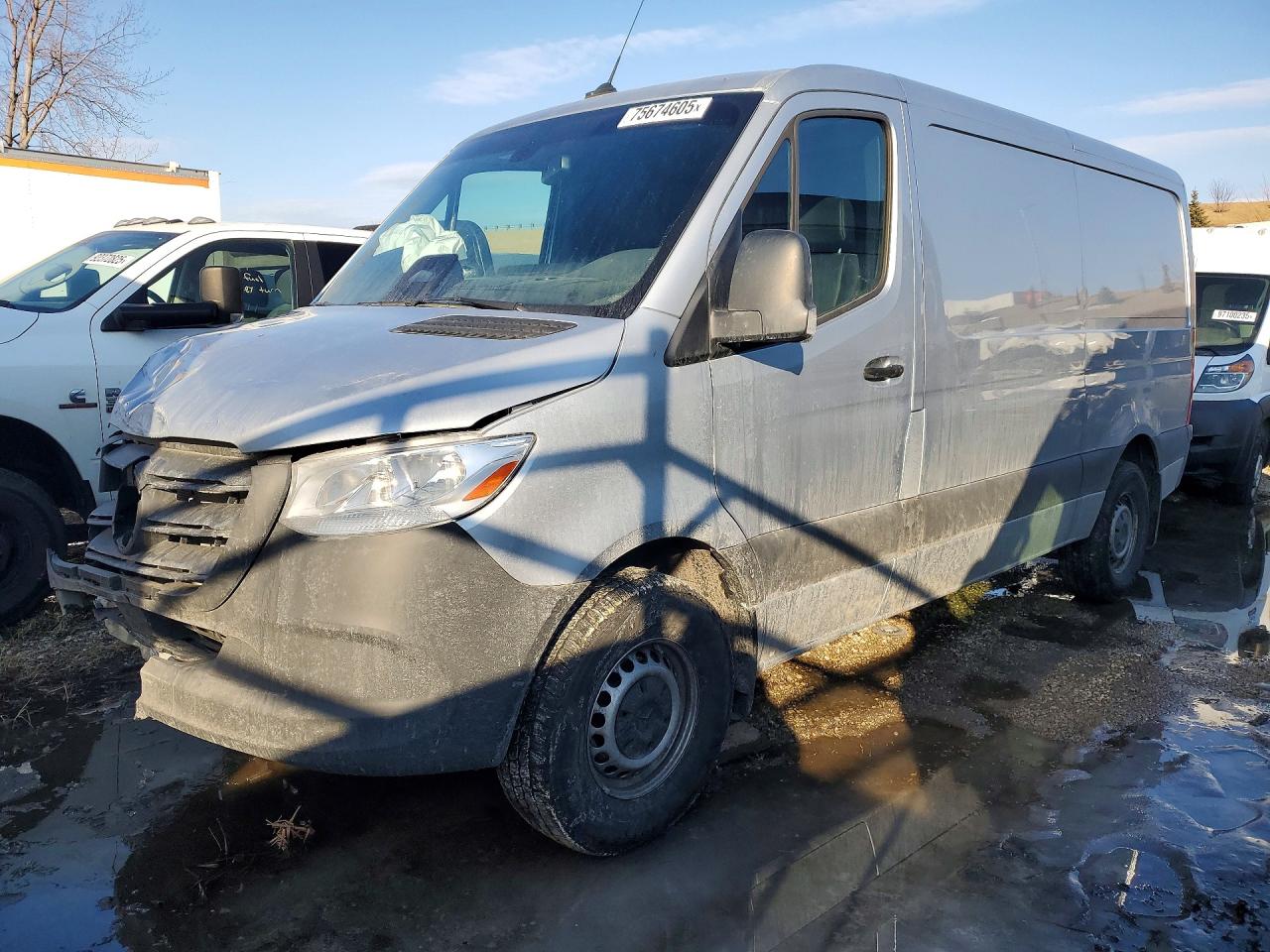 Salvage Mercedes-Benz Sprinter Image