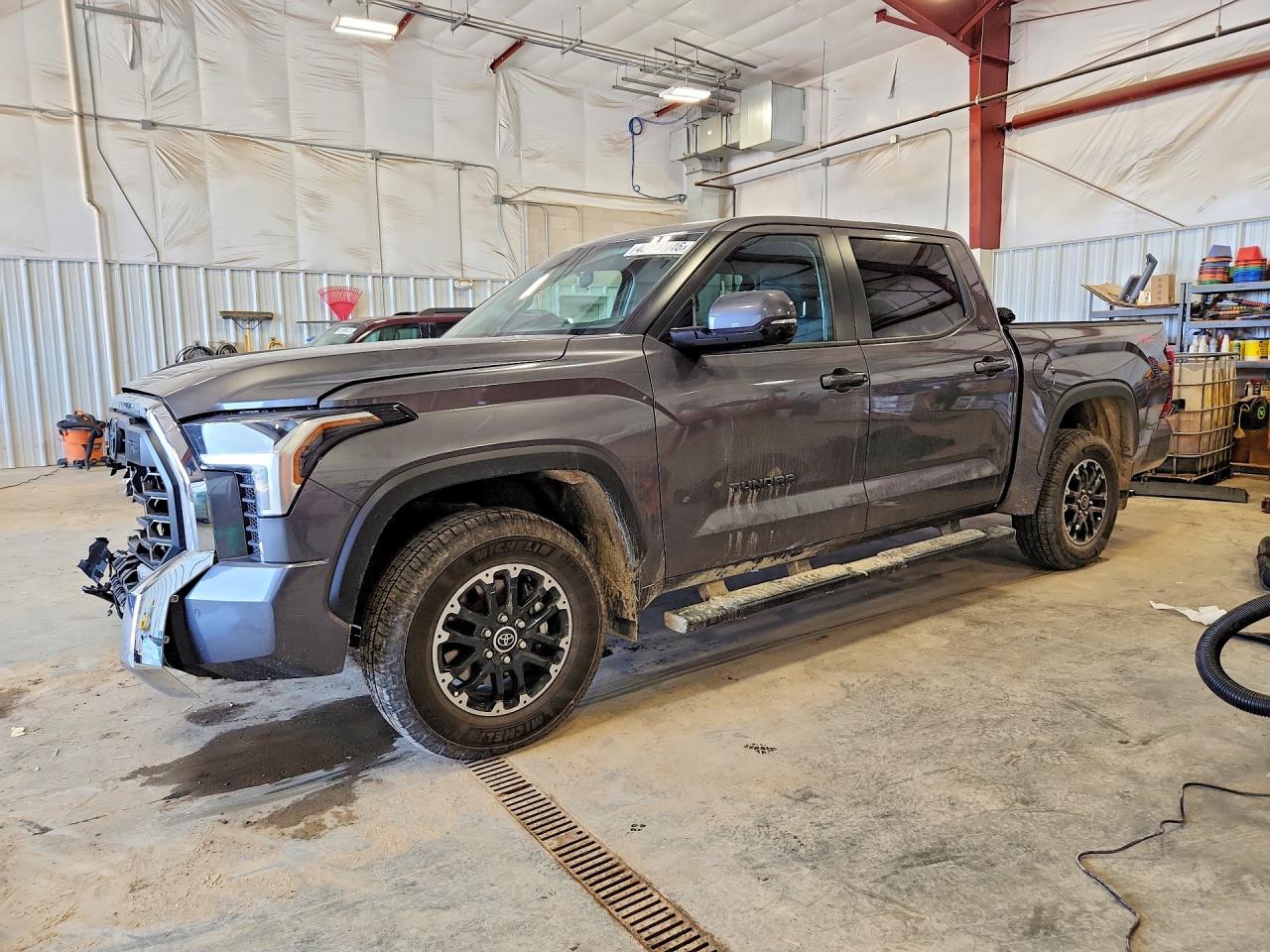 Salvage Toyota Tundra Image
