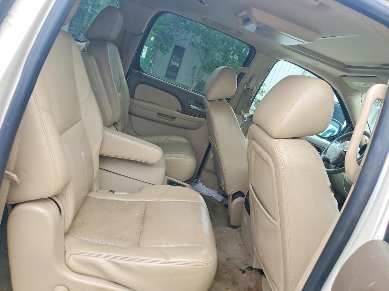 Chevrolet Suburban C1500 Ltz
