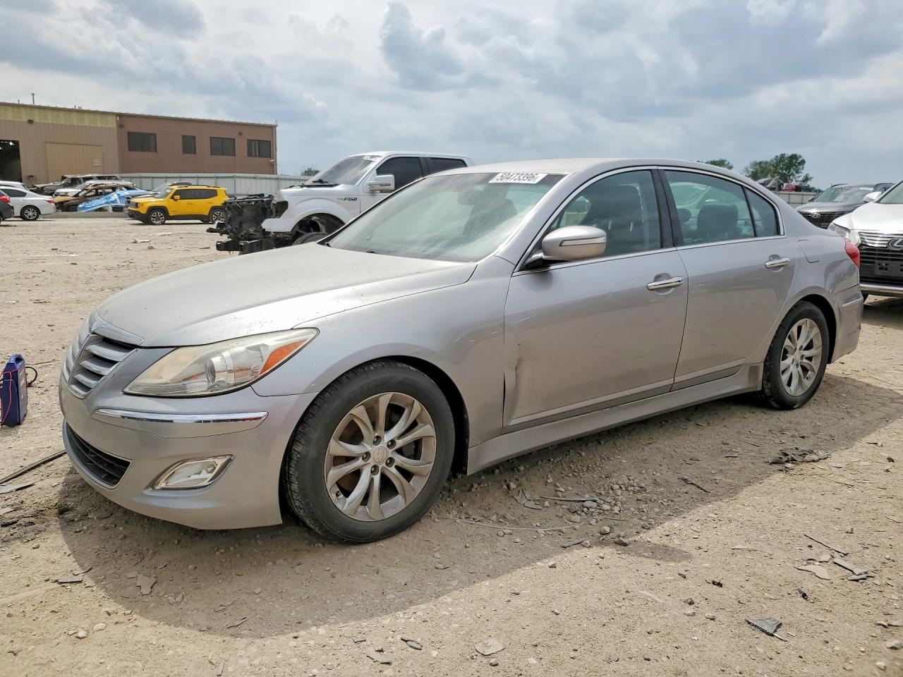 Salvage Hyundai Genesis Image