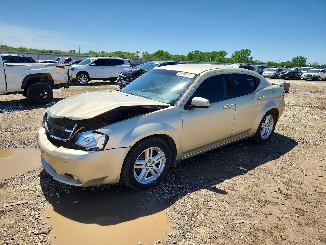 Salvage Dodge Avenger R Image