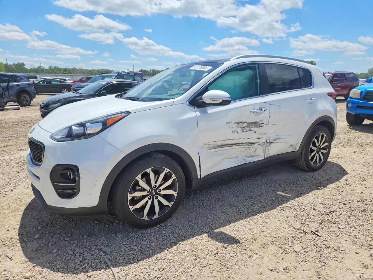 Salvage Kia Sportage Image