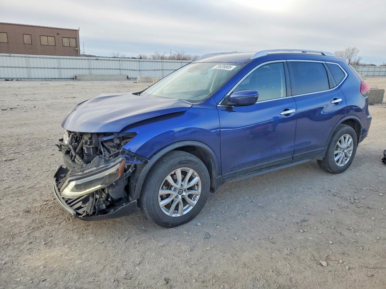 Salvage Nissan Rogue Image