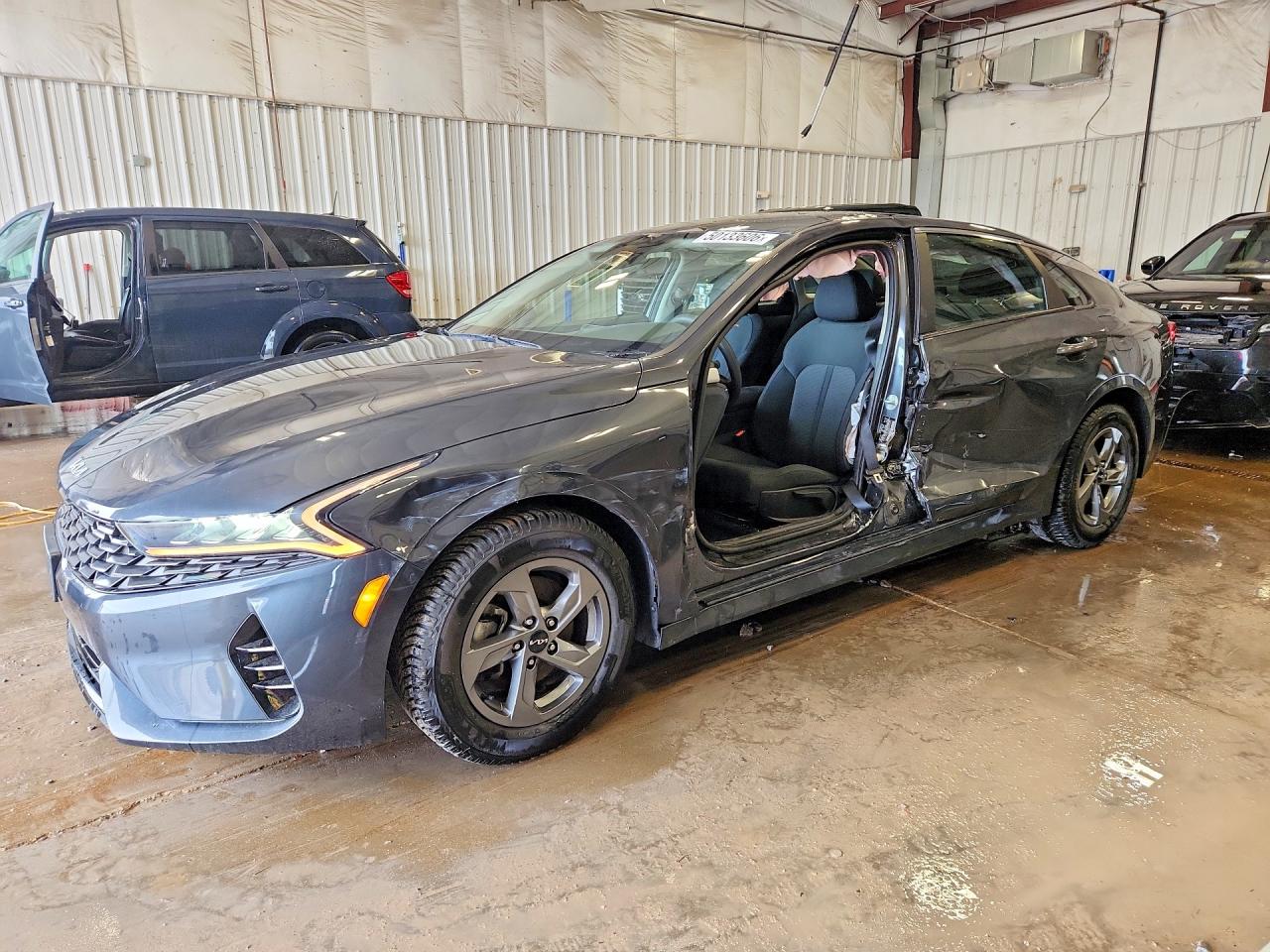 Salvage Kia K5 Image