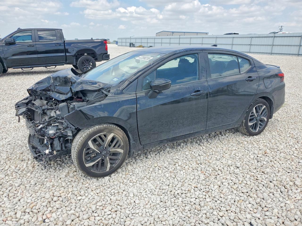 Salvage Nissan Versa Image