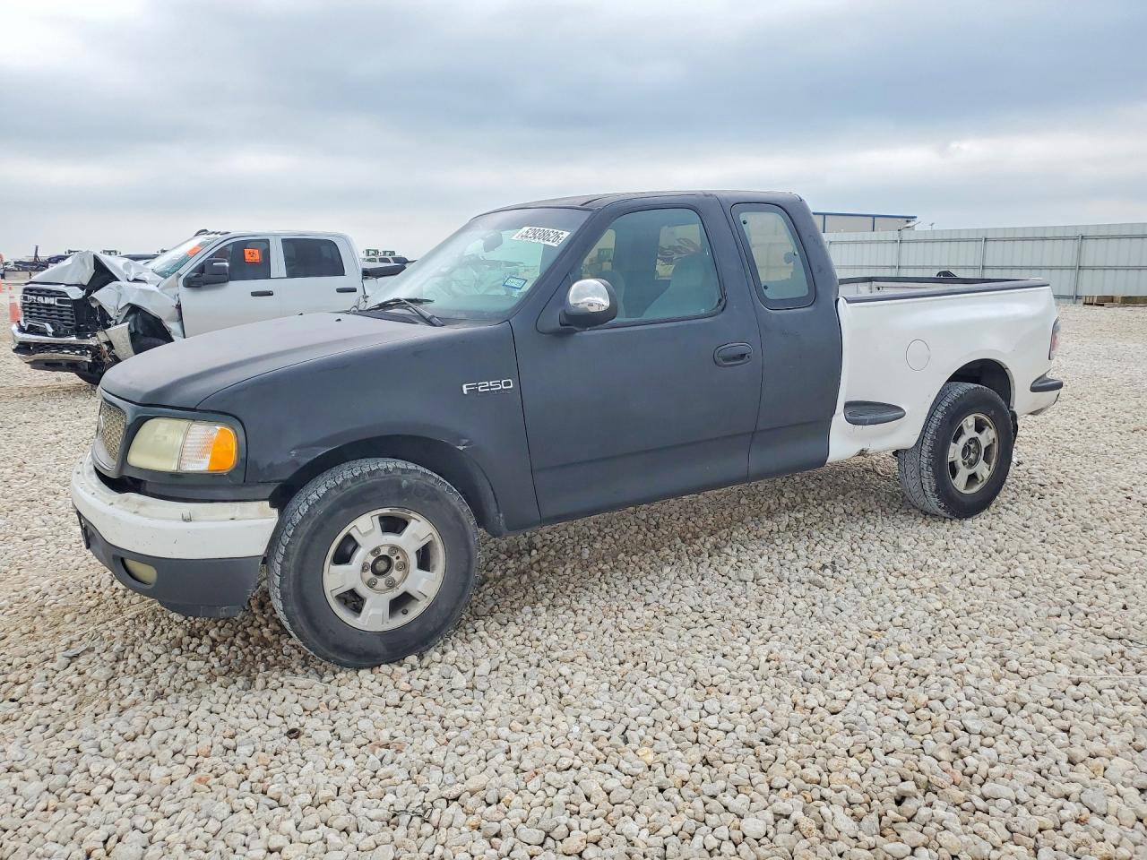 Salvage Ford F-250 Image