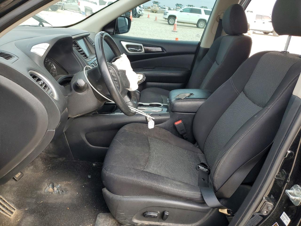 Nissan Pathfinder S