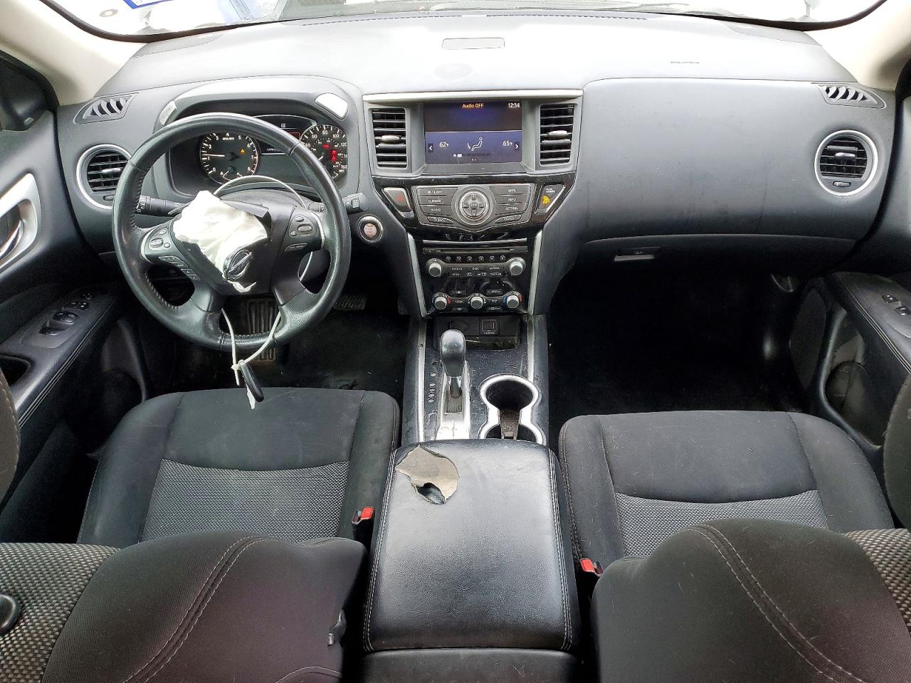 Nissan Pathfinder S