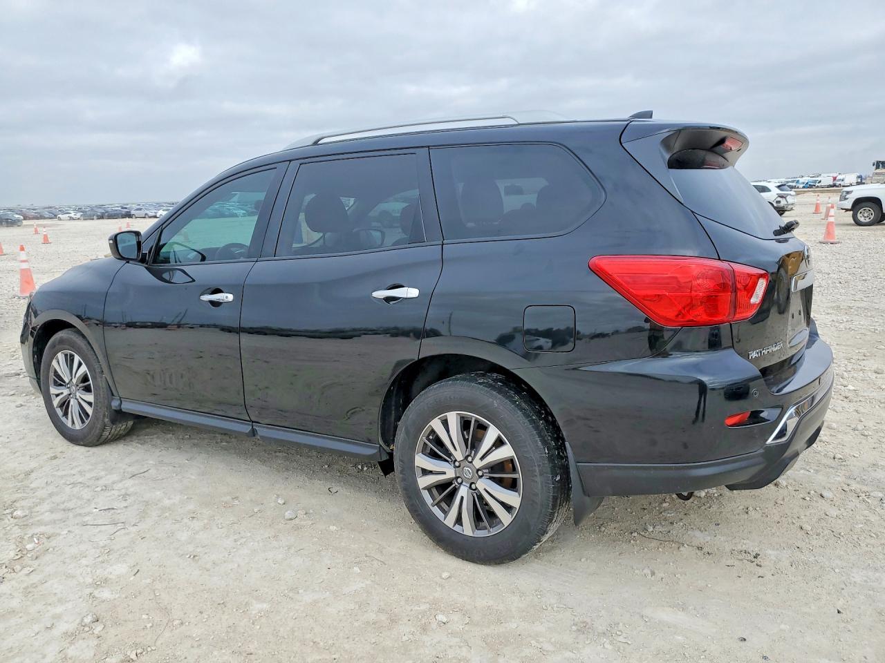 Nissan Pathfinder S