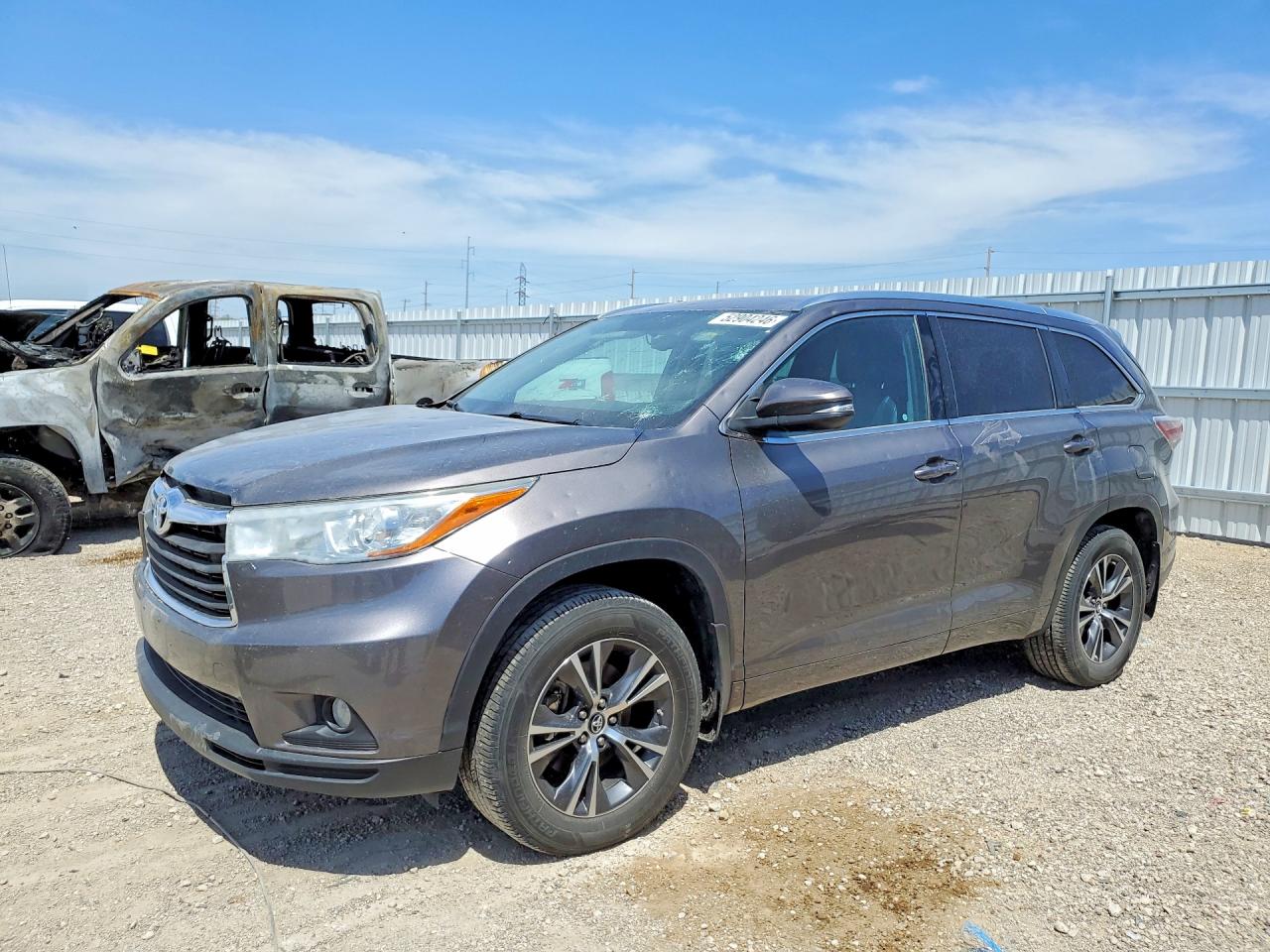 Salvage Toyota Highlander Image