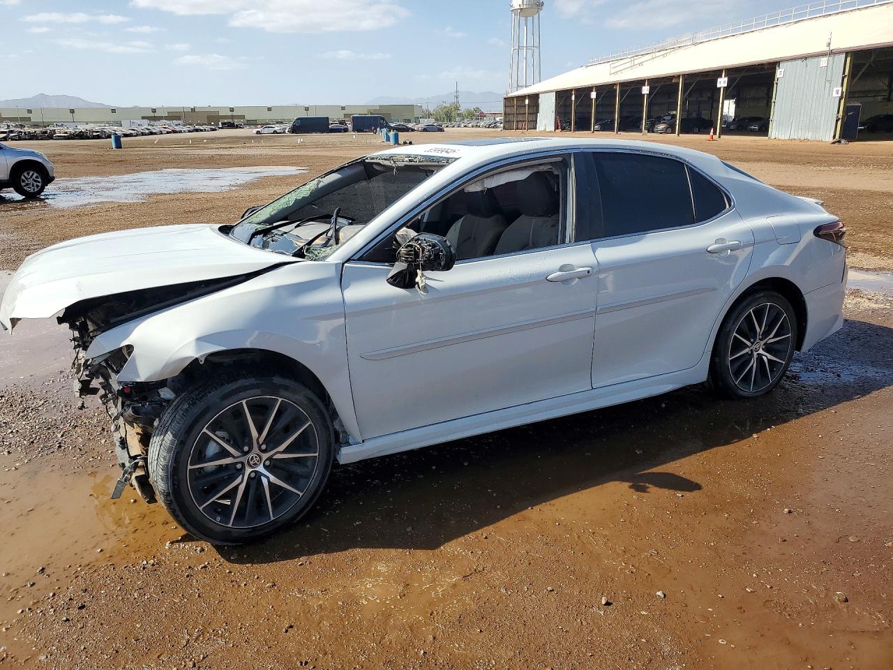Salvage Toyota Camry Image
