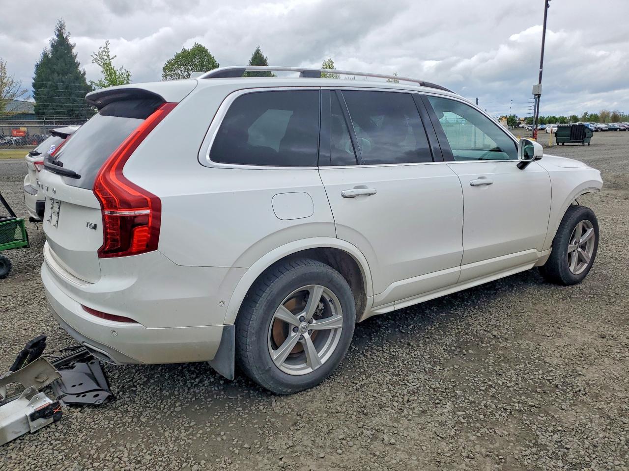 Volvo XC90 T6