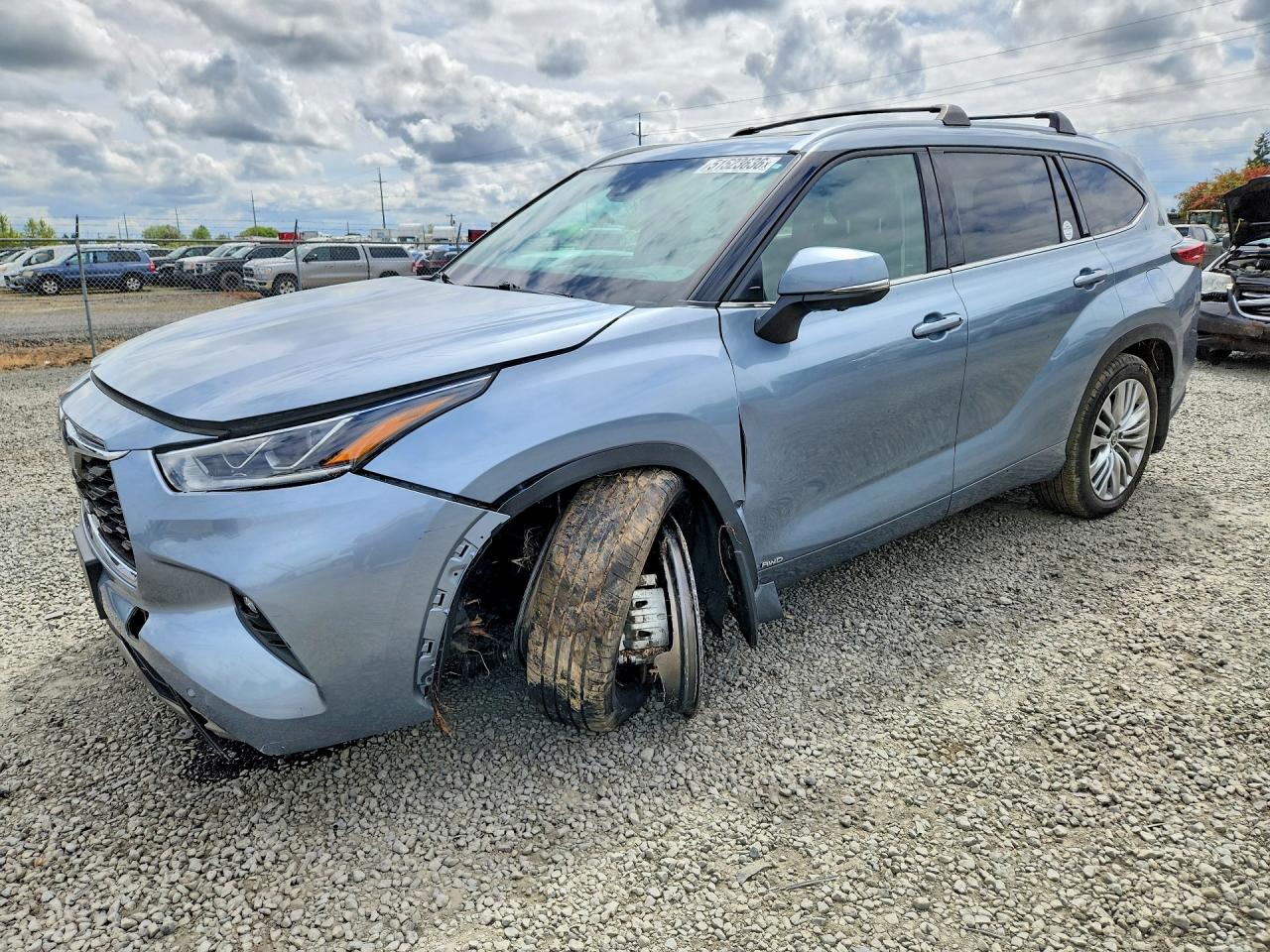 Salvage Toyota Highlander Image