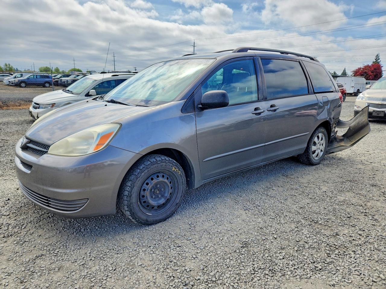 Salvage Toyota Sienna Image