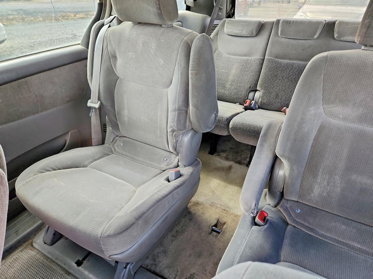 Toyota Sienna Ce 7 Passenger
