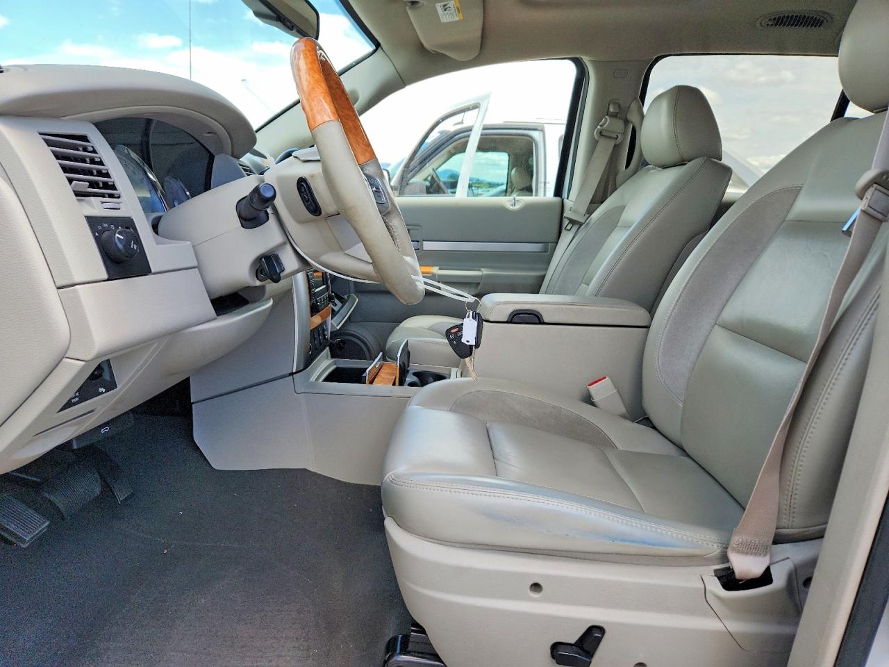 Chrysler Aspen Limited