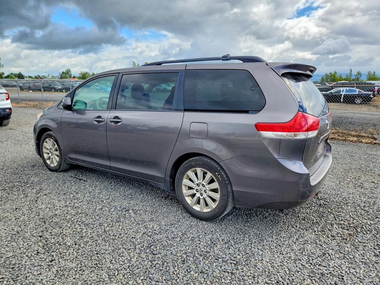 Toyota Sienna Le