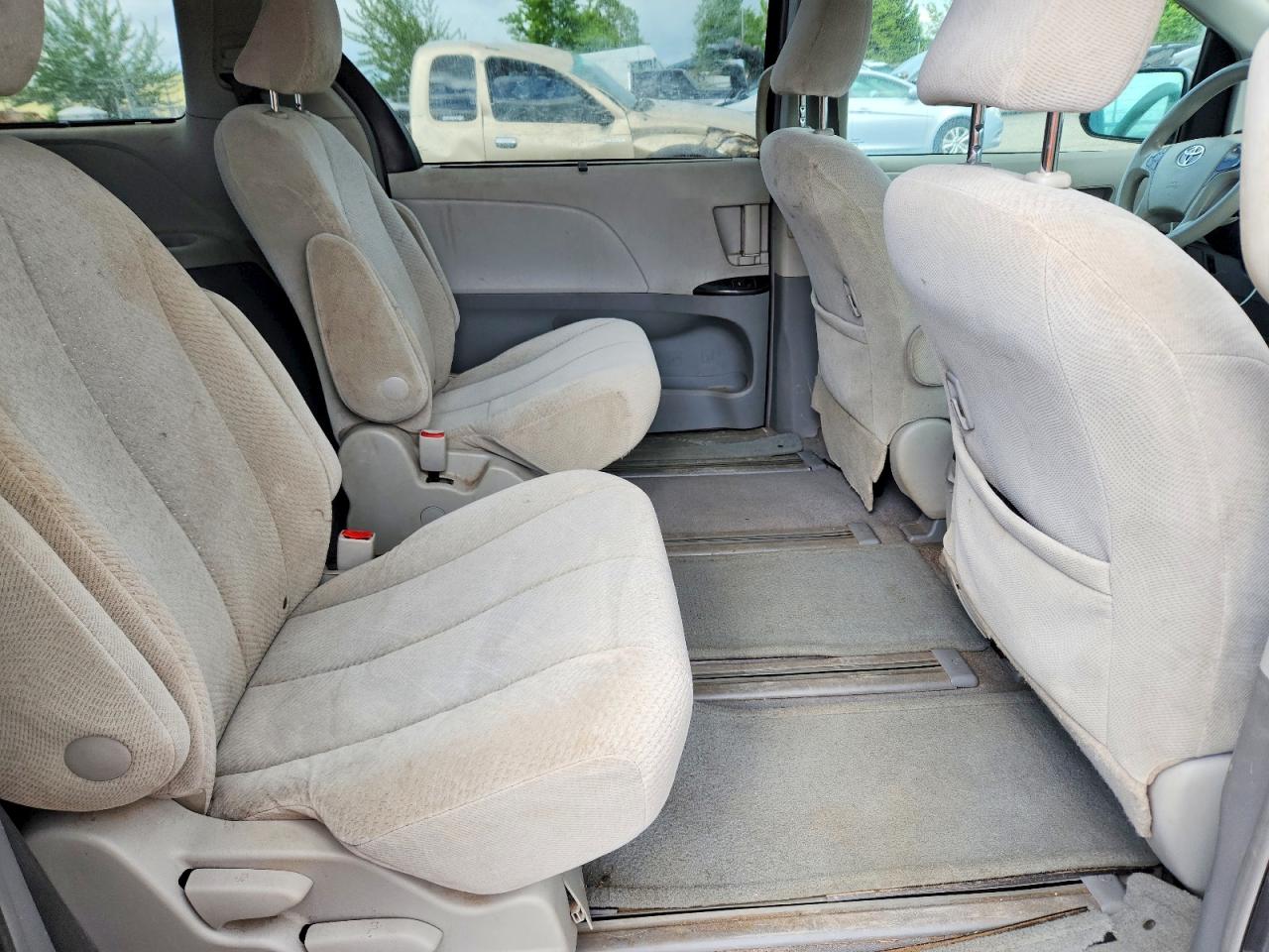 Toyota Sienna Le