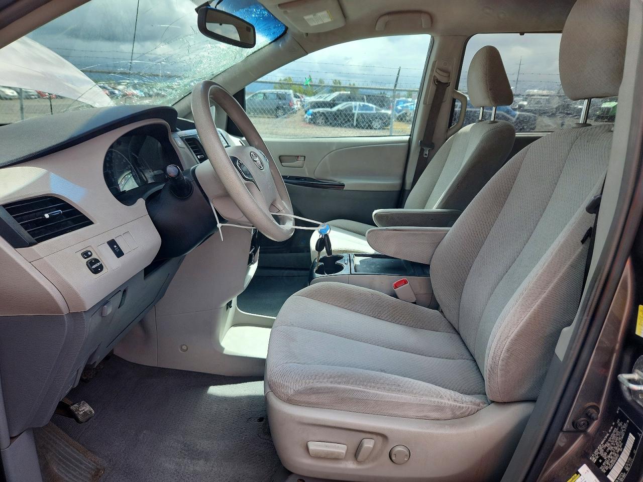 Toyota Sienna Le