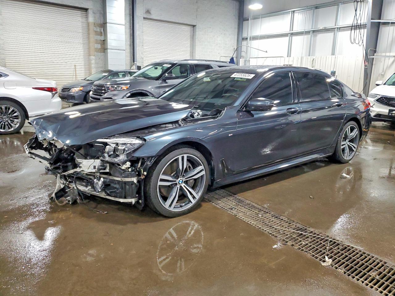 Salvage BMW 7 Series Image