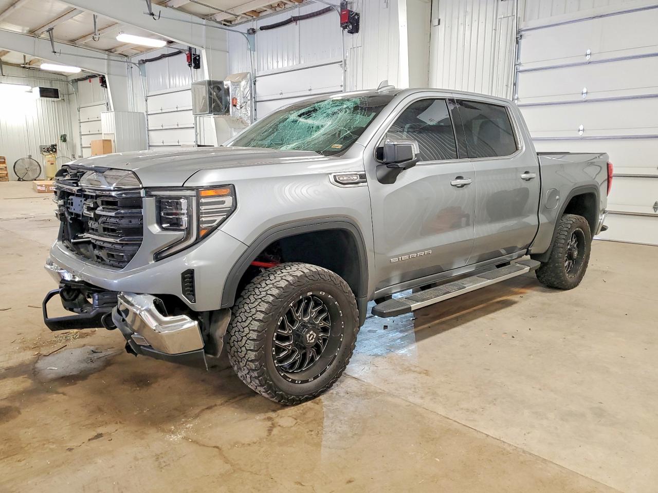 Salvage GMC Sierra Image