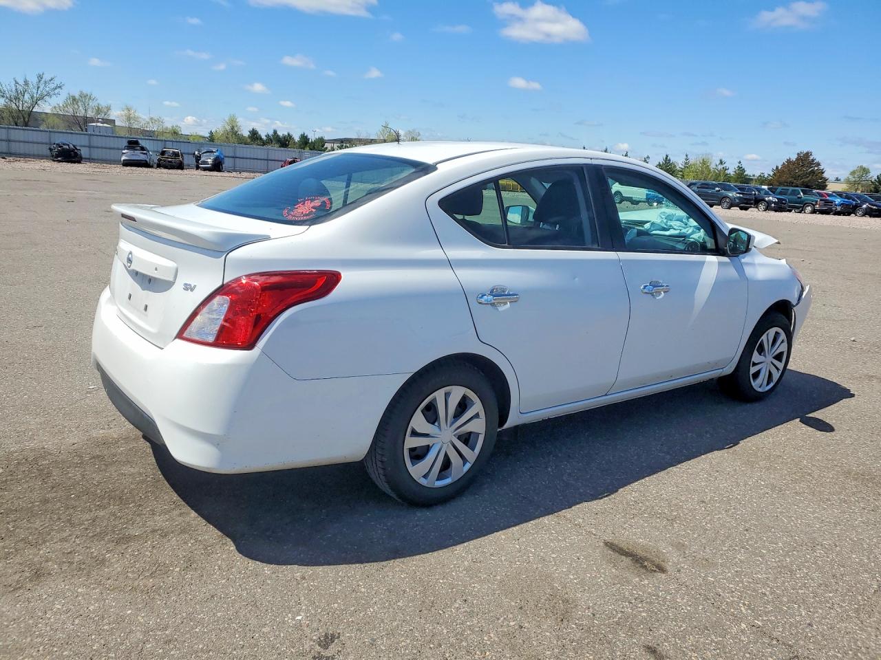 Nissan Versa Sv