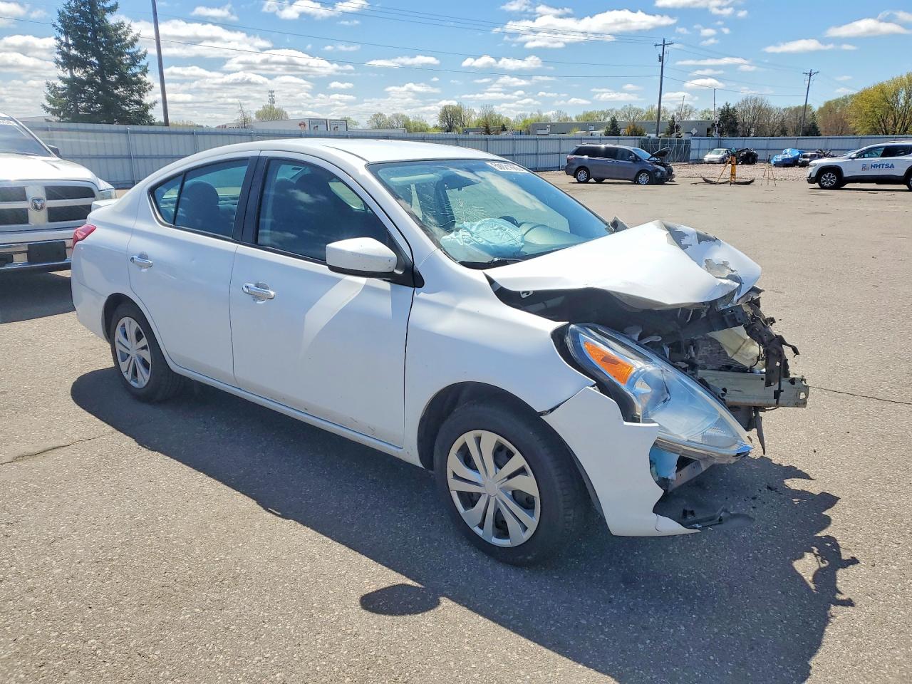 Nissan Versa Sv