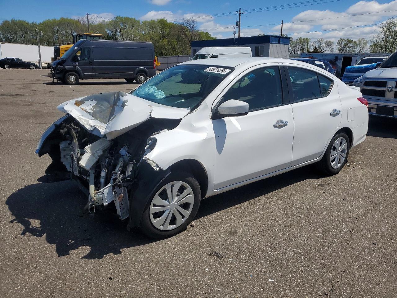 Salvage Nissan Versa Image