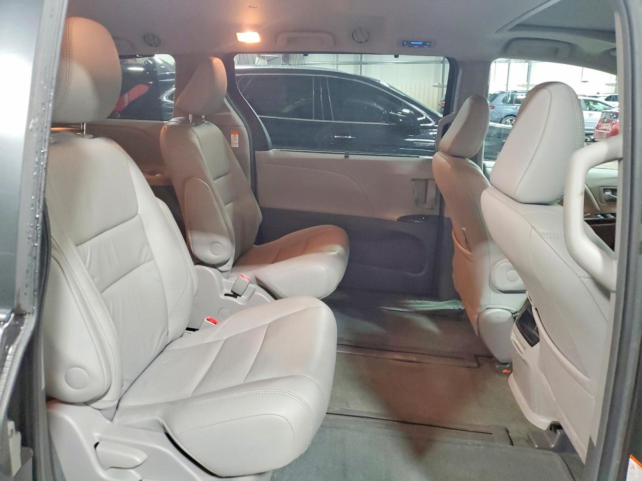 Toyota Sienna Xle 7-passenger