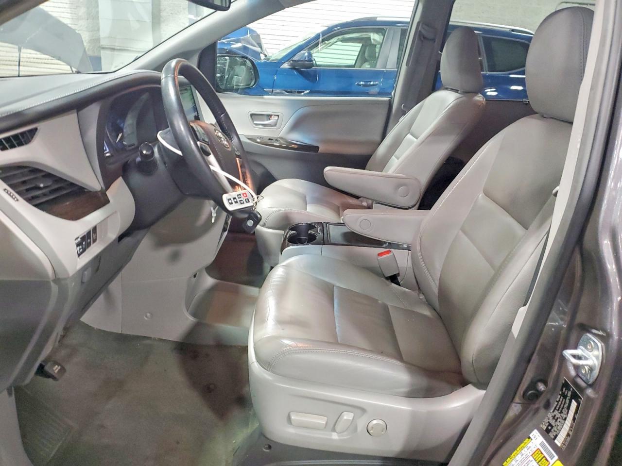 Toyota Sienna Xle 7-passenger