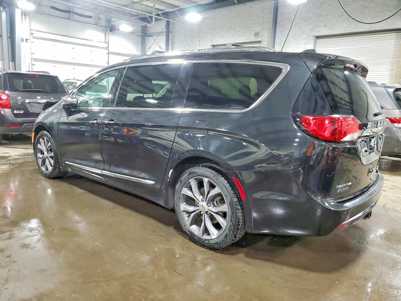 Chrysler Pacifica Limited