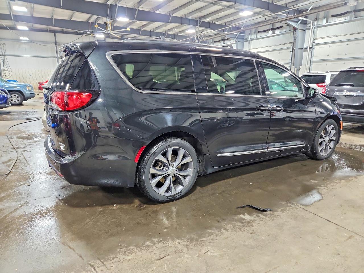 Chrysler Pacifica Limited