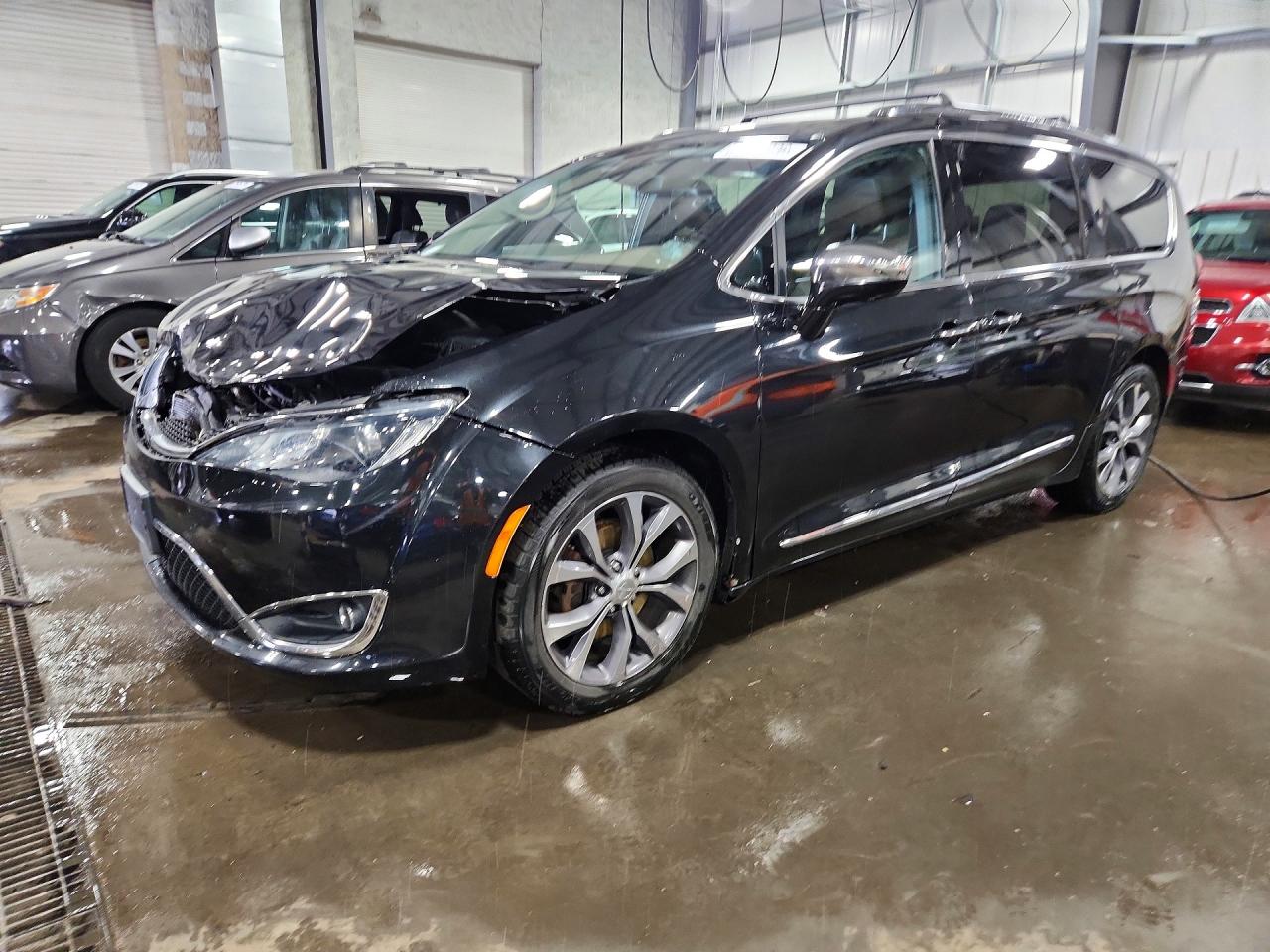 Salvage Chrysler Pacifica Image