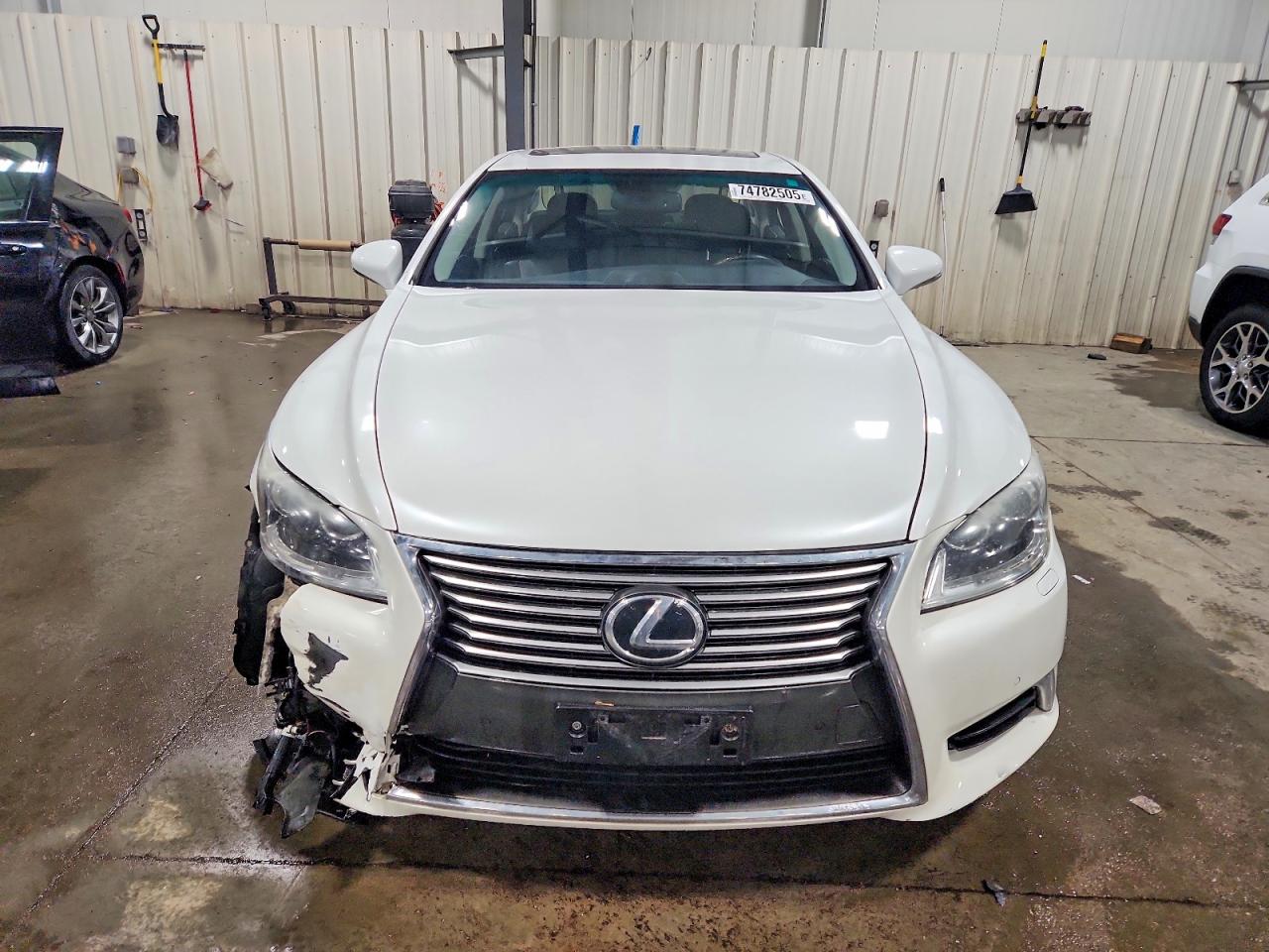 Lexus LS 460