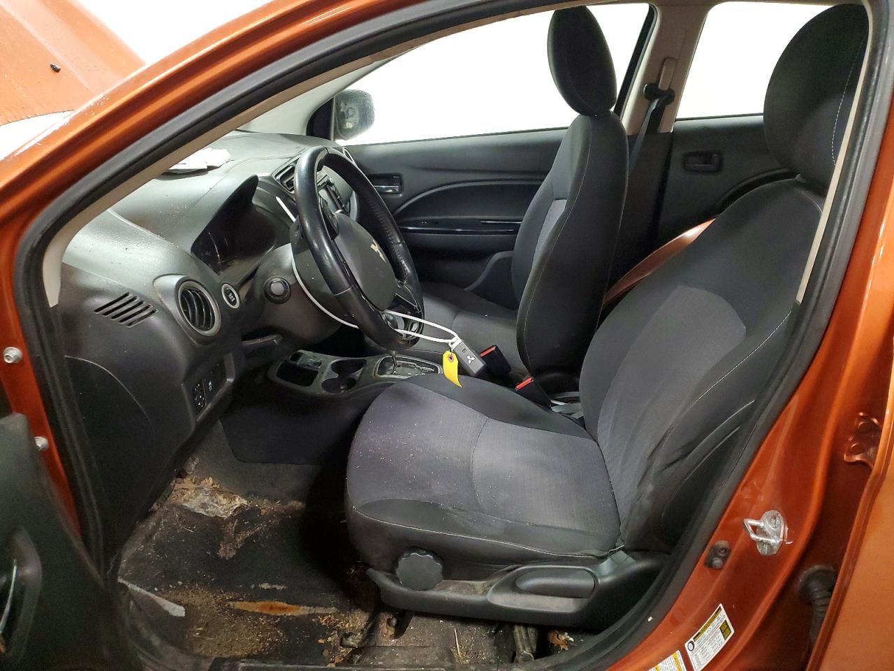 Mitsubishi Mirage Se
