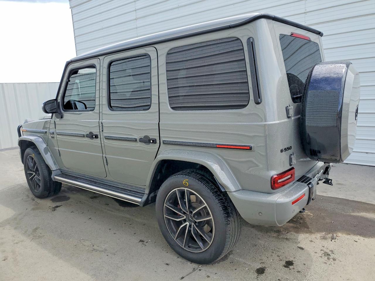 Mercedes-Benz G-Class 550