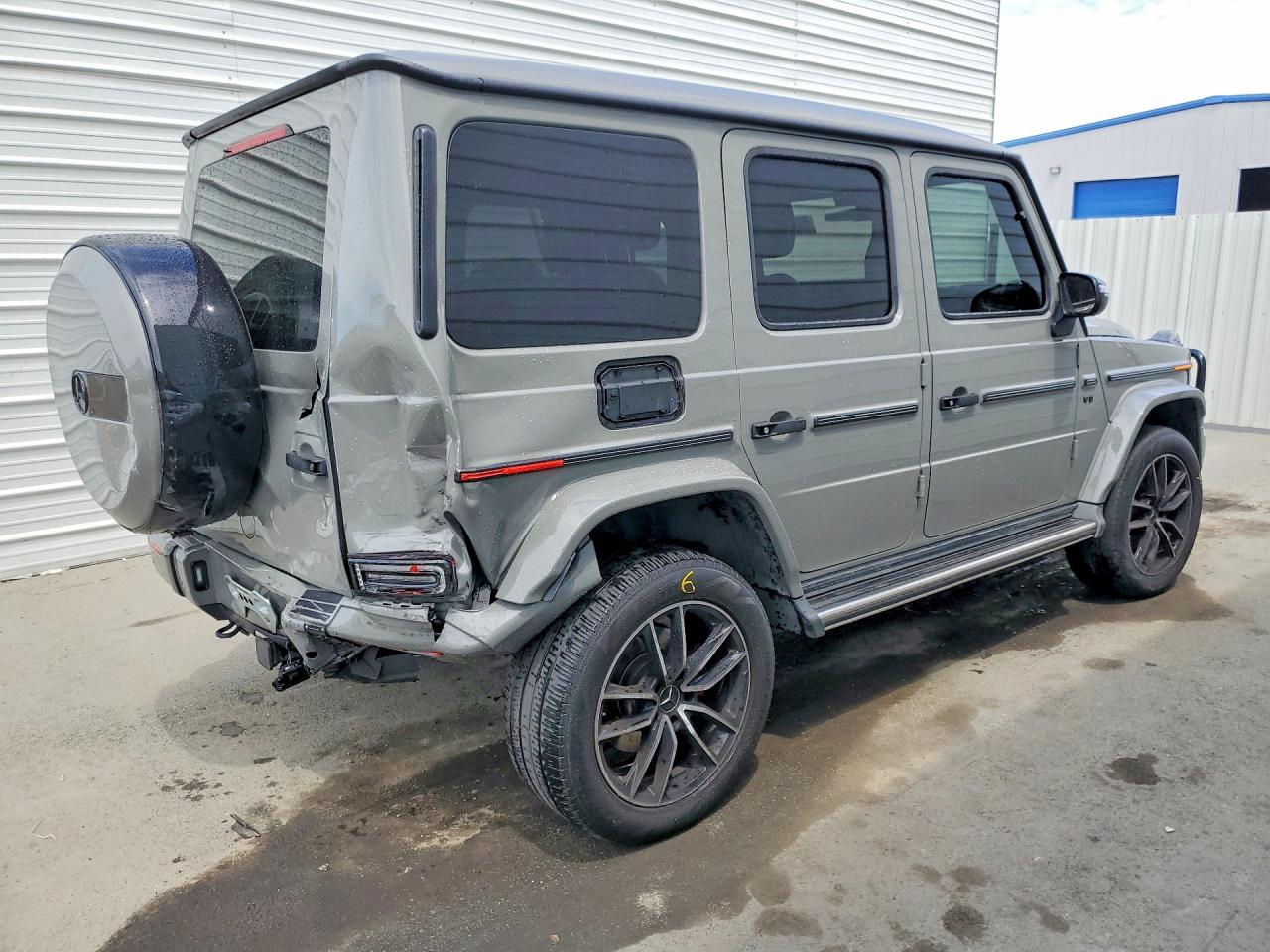 Mercedes-Benz G-Class 550