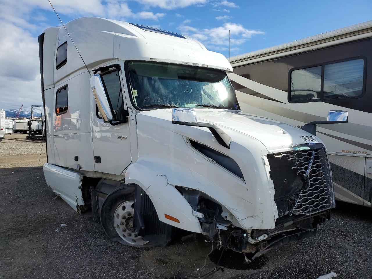 Salvage Volvo Vn Image