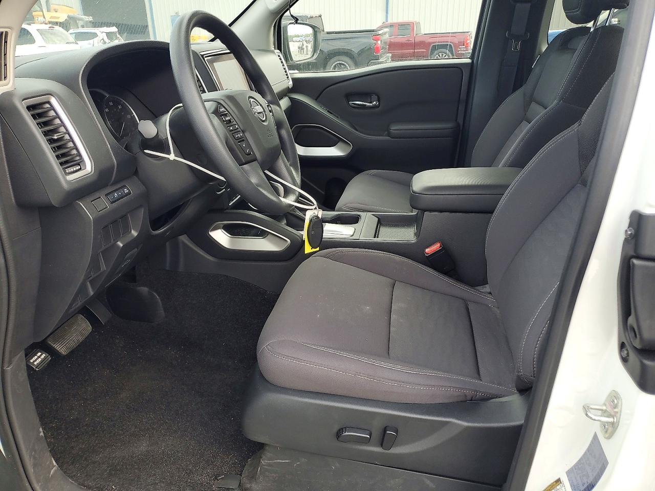Nissan Frontier Sv