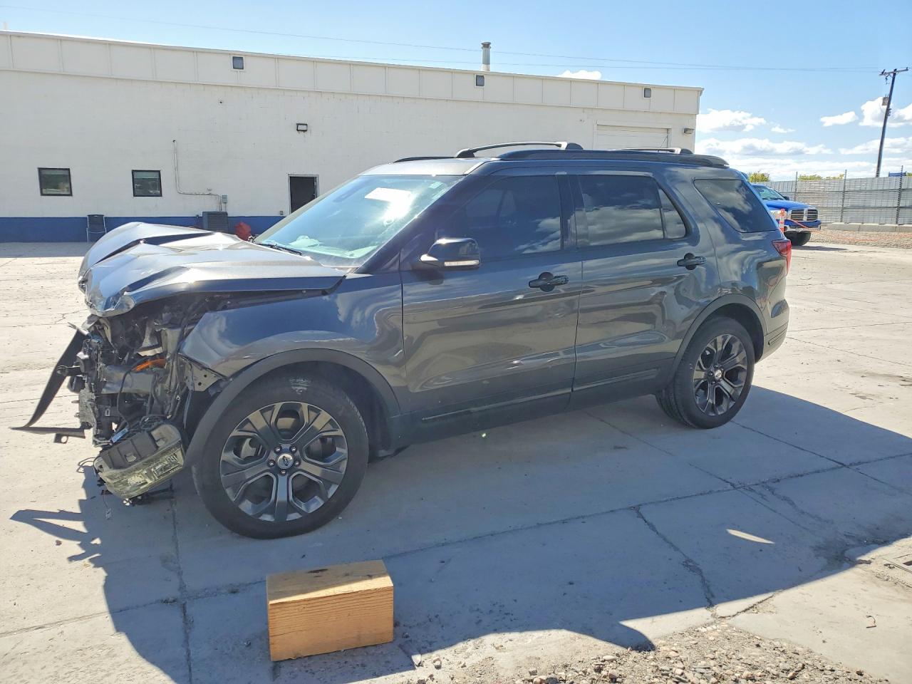 Salvage Ford Explorer Image