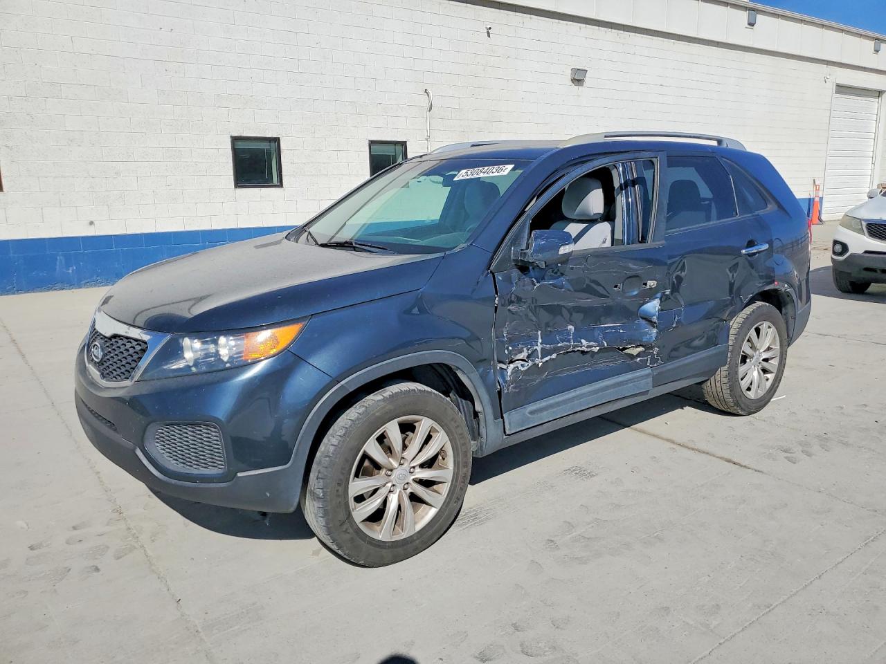 Salvage Kia Sorento Image