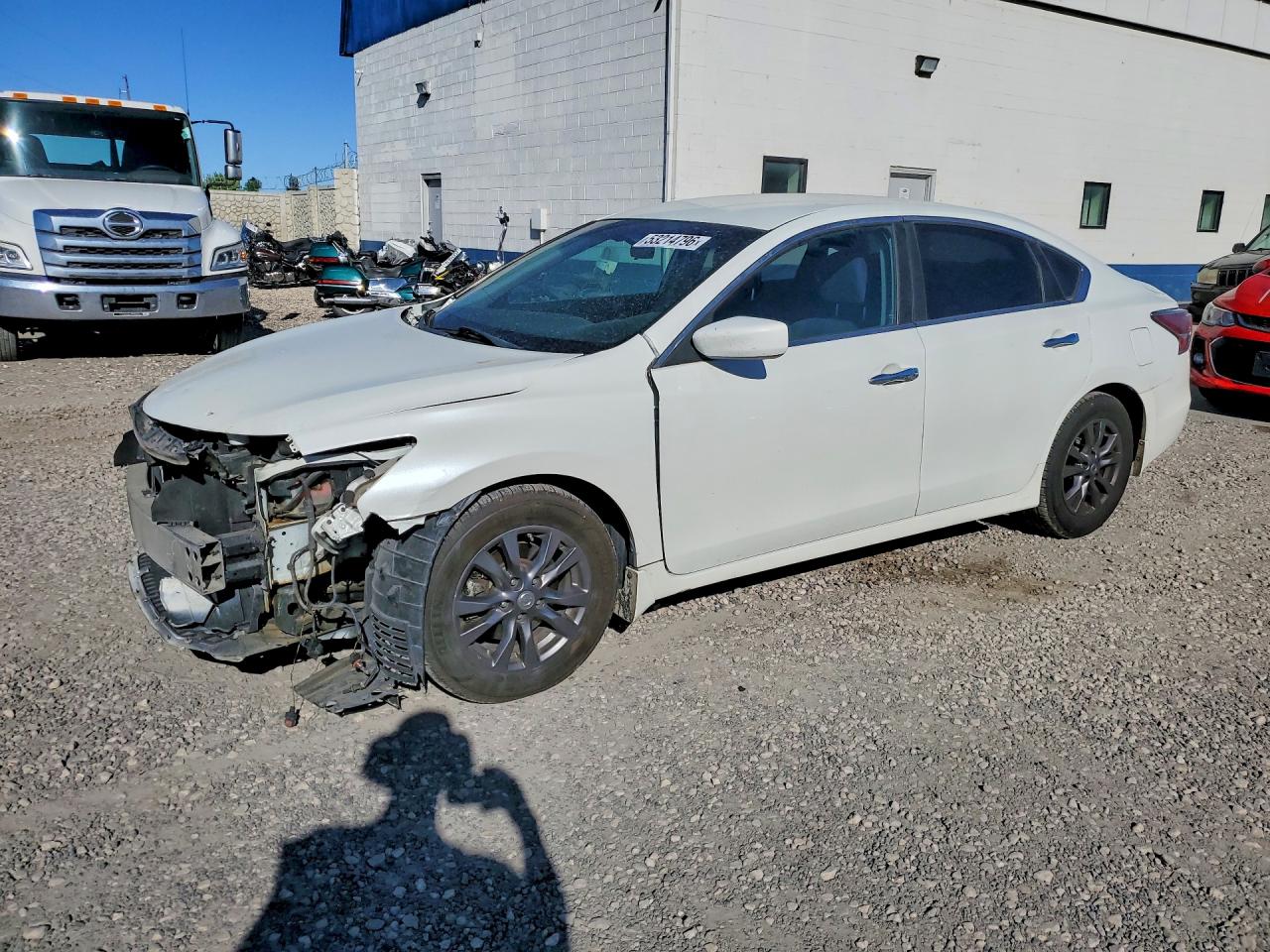 Salvage Nissan Altima Image