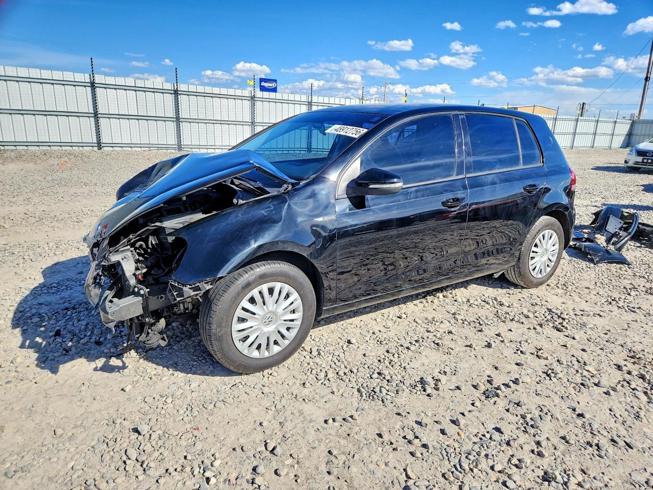 Salvage Volkswagen Golf Image