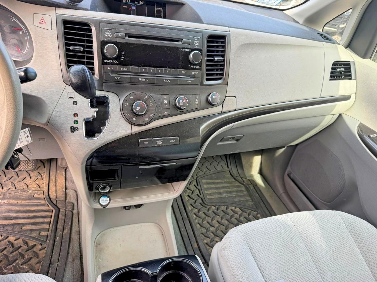 Toyota Sienna Le