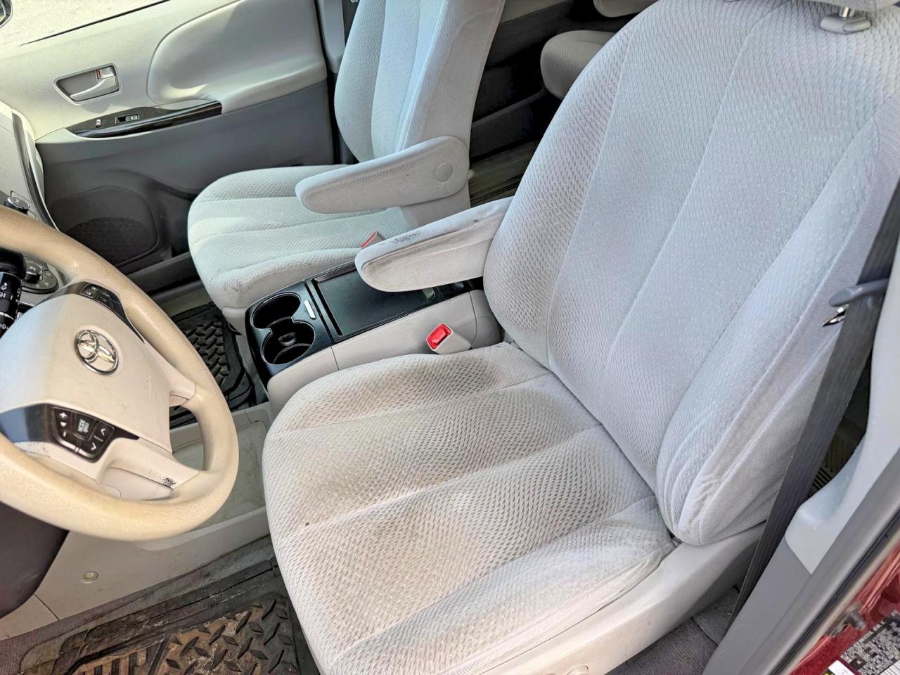 Toyota Sienna Le