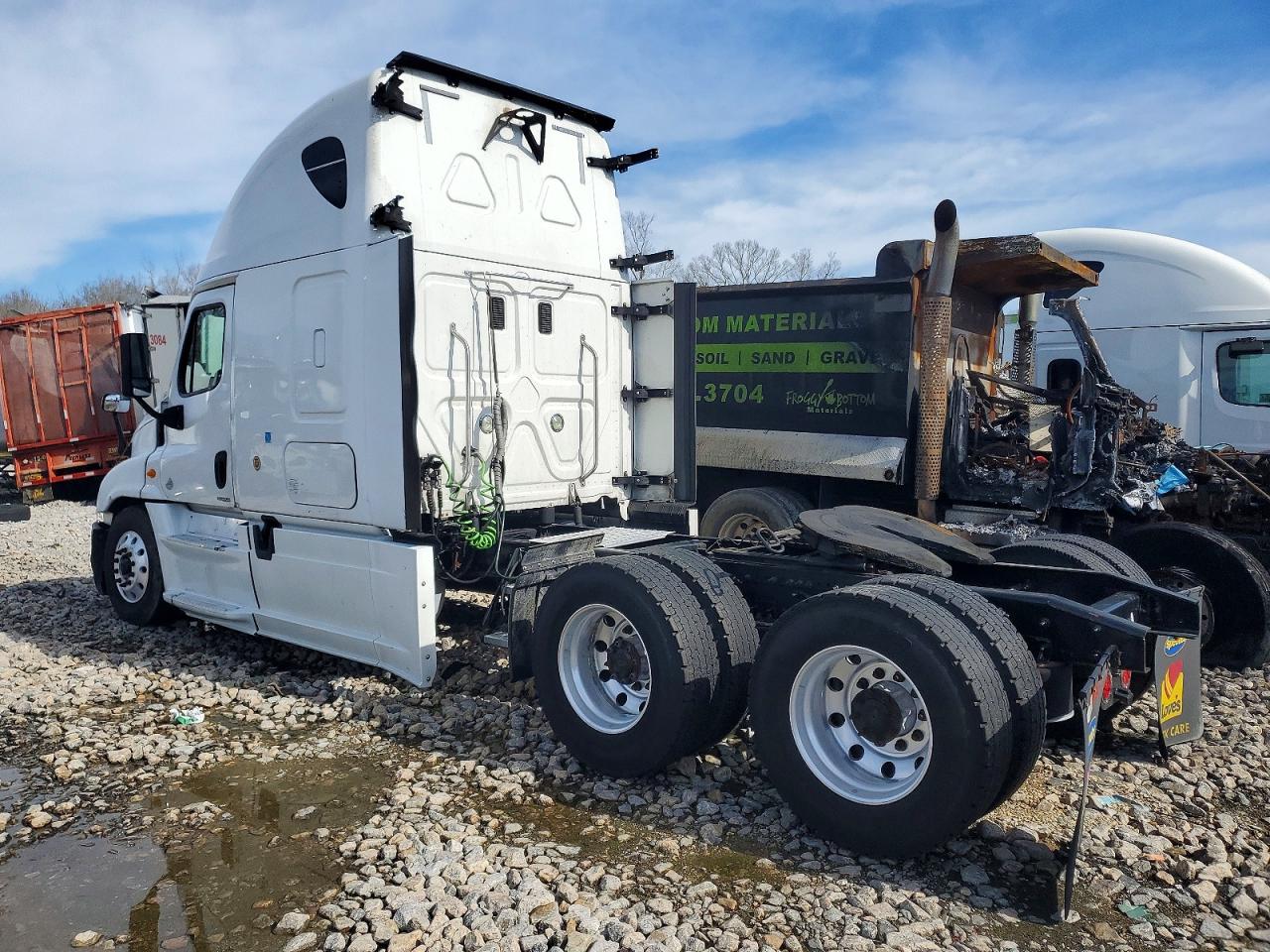 Freigliner Cascadia 125