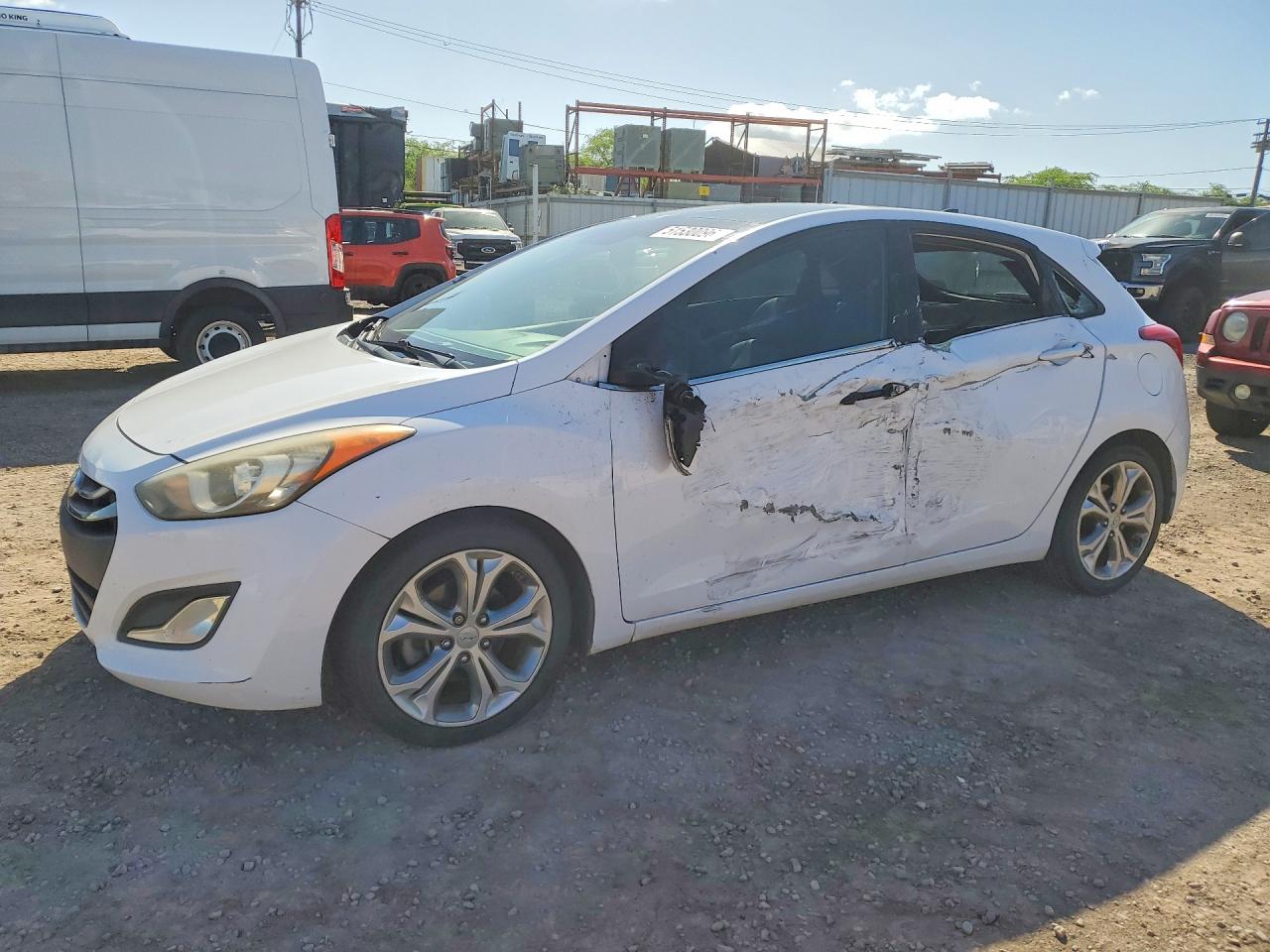 Salvage Hyundai ELANTRA Image
